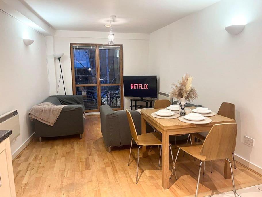 2 Bedroom City Center Apartment แมนเชสเตอร์ ภายนอก รูปภาพ